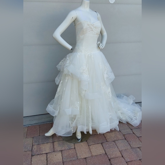 White by Vera Wang Dresses & Skirts - VERA WANG WHITE BY VERA WANG IVORY STRAPLESS WEDDING GOWN  SIZE 10